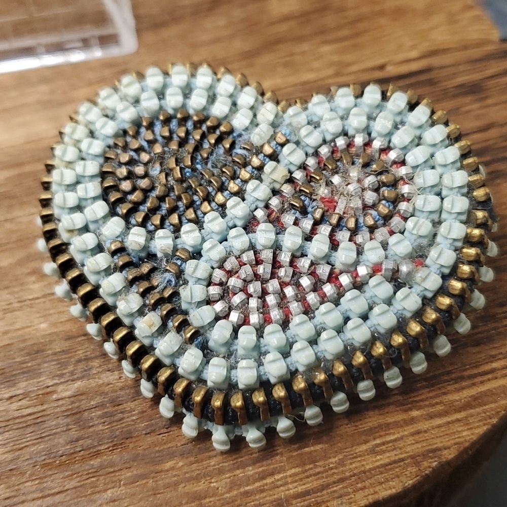 B838 southwestern heart brooch